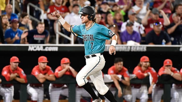 coastal-carolina-arizona-cws-finals-game-2.jpg